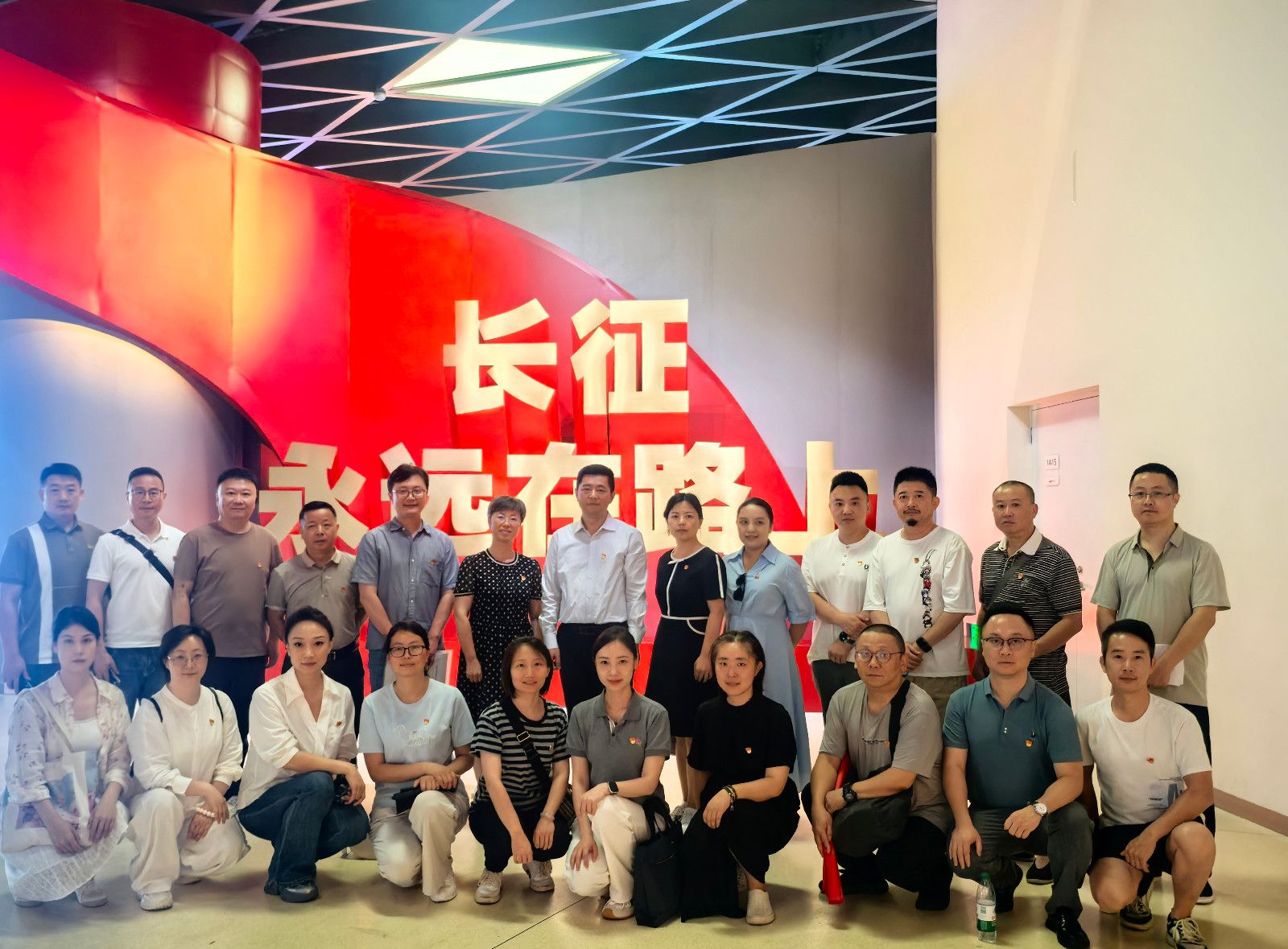 “紅色基因共傳承，支部聯(lián)建同奮進(jìn)”——三個(gè)支部...